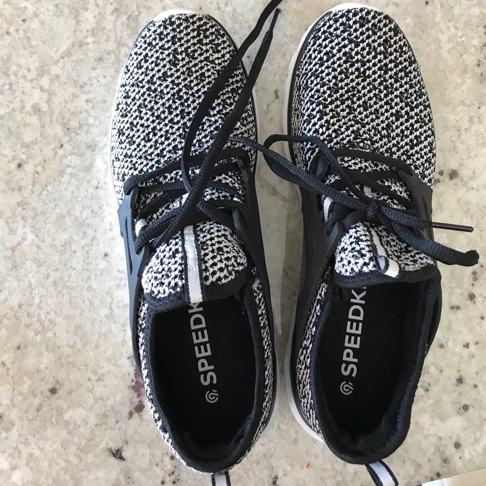 Size 8.5 women’s sneaker